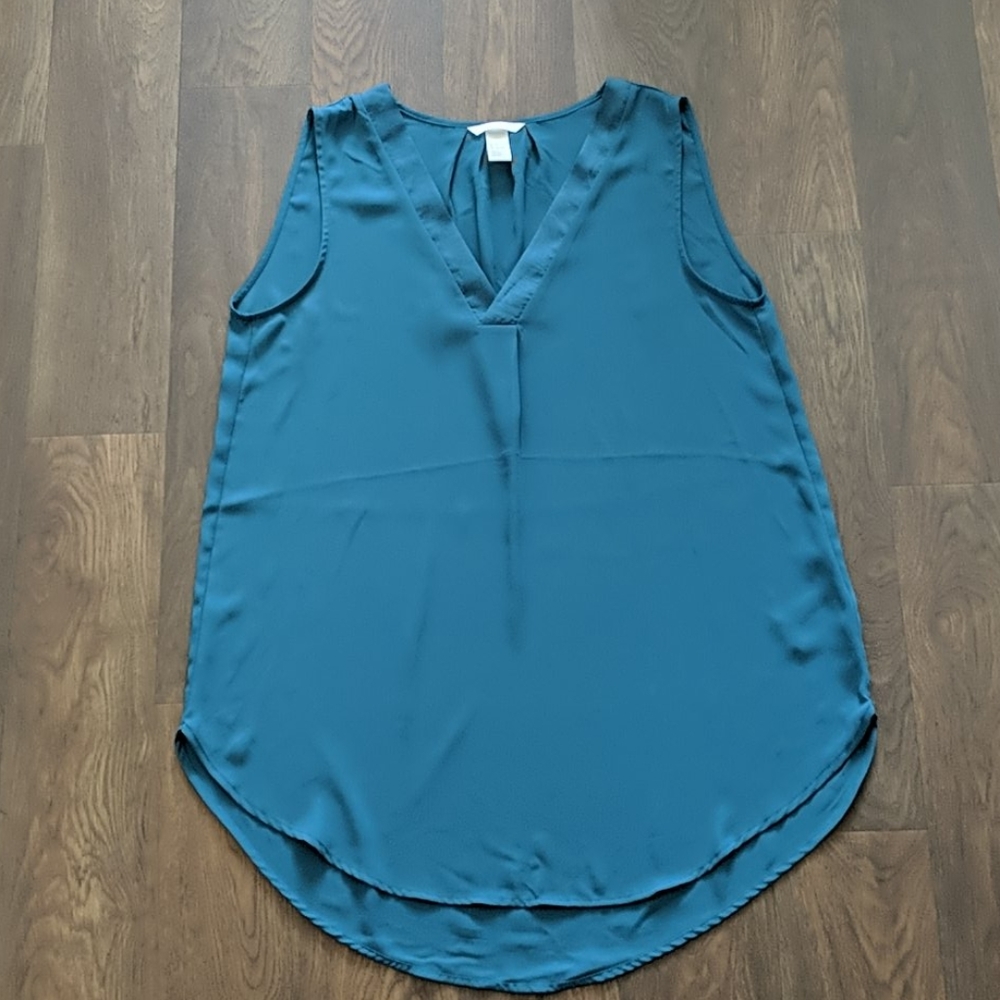 H&M sleeveless blouse